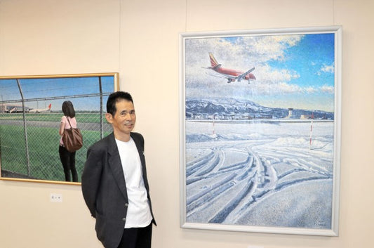 聴覚障害の73歳画家、山形空港で個展デビュー　飛行機モチーフの油彩画27点