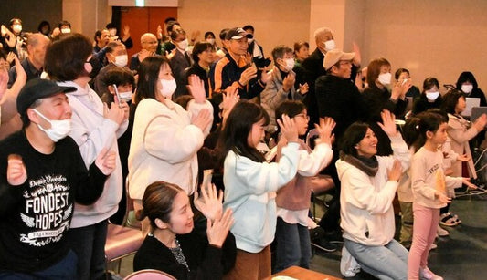 一緒に手話　楽しく理解　八頭で言語条例１０周年フェス　講演やライブ多彩に