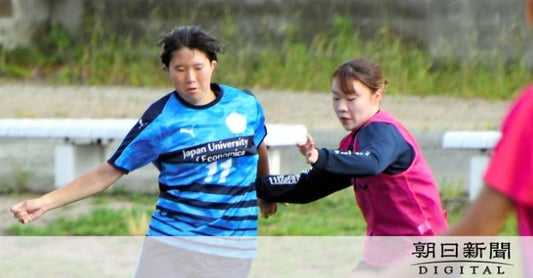 音なき世界を駆ける　聴覚障害の女子サッカー選手が挑む「三刀流」