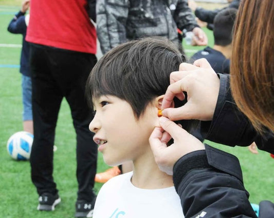 親子が「音のないサッカー」体験　茨城・つくば市